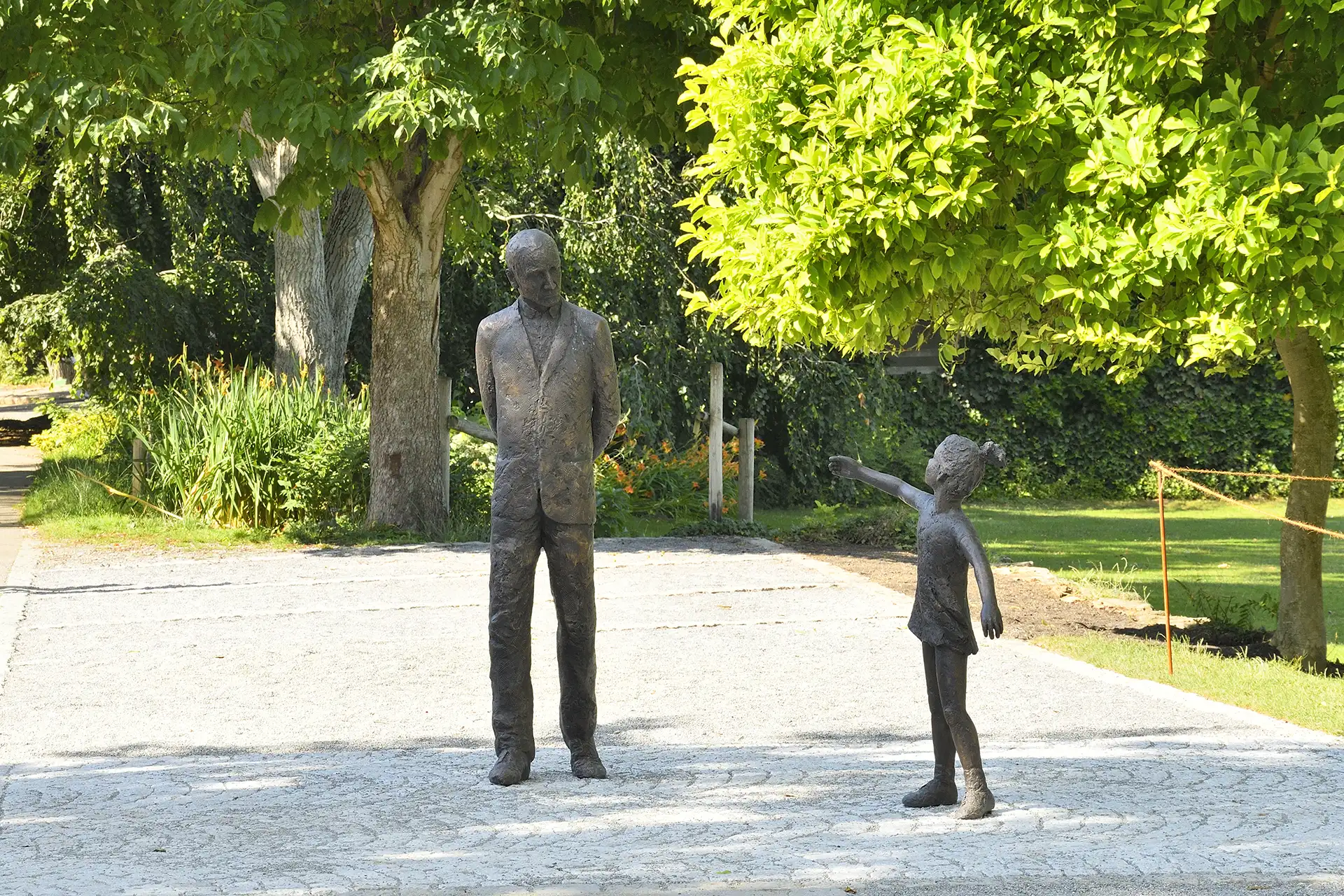 80 Jahre Sonnenhof Jubiläum Freya Lorentz Skulptur